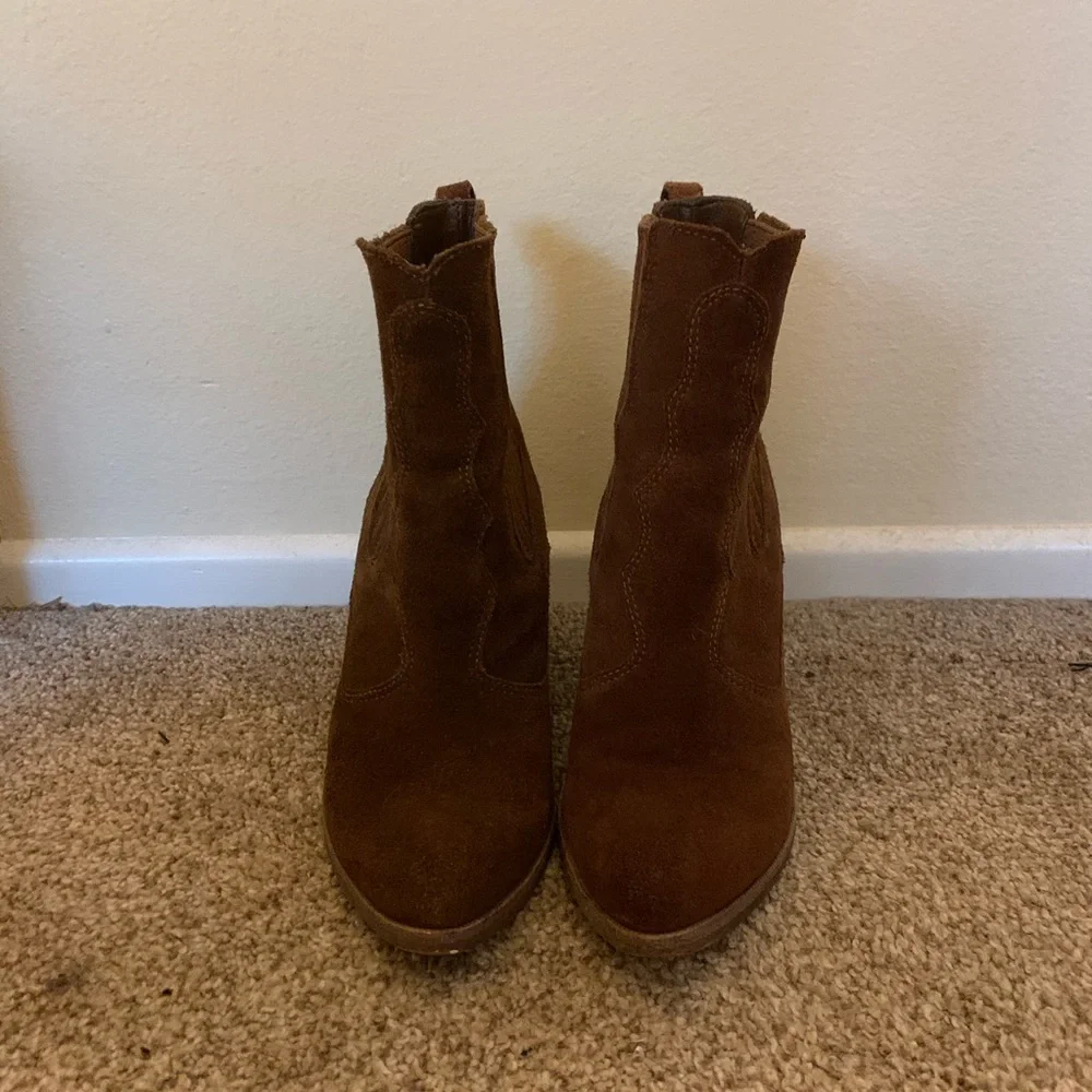 Brown suede western booties - Picture 2 of 4
